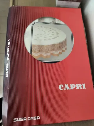 Tovaglia floreale marrone e bianca