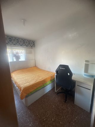 Se alquila una habitación en plaza alquería nova