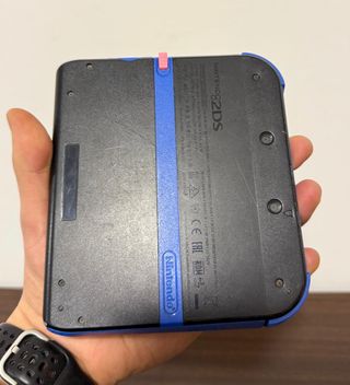 Nintendo 2DS Console Nera/Blu + FIFA 15 Completo