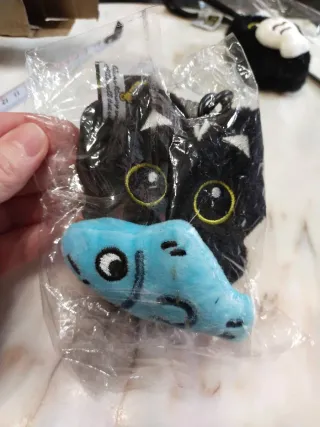 Llavero Gatito Negro con Pez Azul Peluche