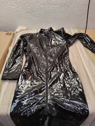 Mono brillante con cremallera