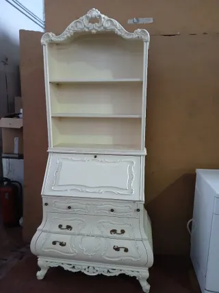 Aparador blanco y dorado de madera