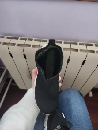 Deportivas negras y blancas