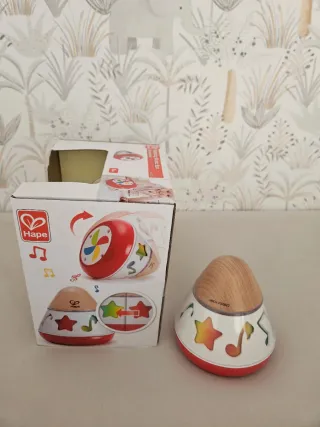 Caja de música Hape giratoria bebé