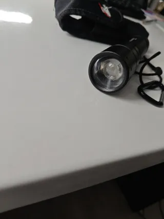 Linterna LED LENSER Táctica Negra