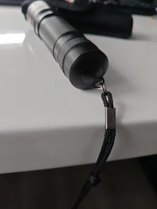 Linterna LED LENSER Táctica Negra