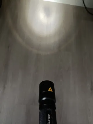 Linterna LED LENSER Táctica Negra