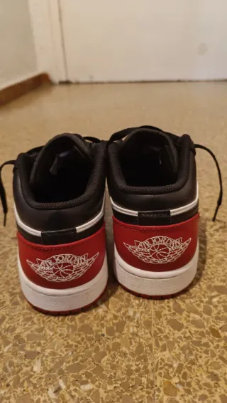 Zapatillas Jordan 1 Negras y Rojas