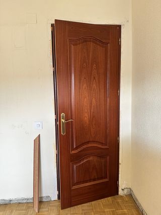 Puerta de madera maciza 72,5x203 cm
