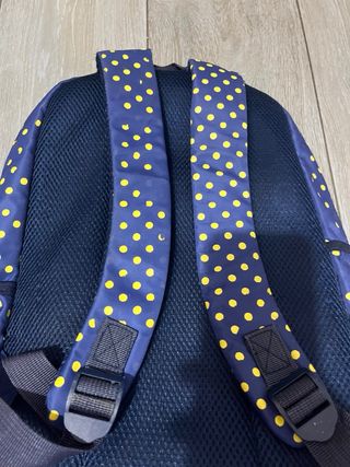 Mochila infantil azul con lunares amarillos