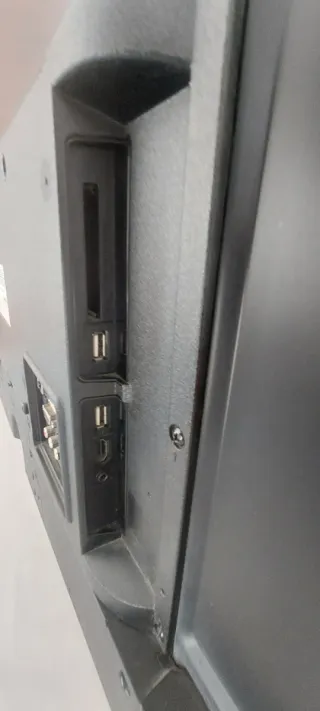 Smart TV Daewoo de 50 pulgadas averiado