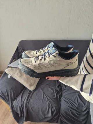 Zapatillas deportivas Skechers beige y negras