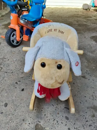 Triciclo y balancín de oveja para niños