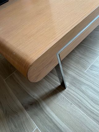 Mesa auxiliar salón madera y metal