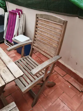 Conjunto mesa y sillas de madera exterior