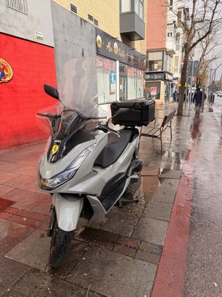 Honda PCX 125 2023 Gris Plata