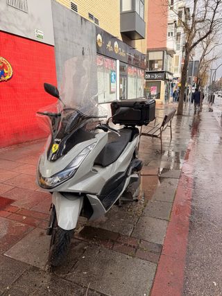 Honda PCX 125 2023 Gris Plata