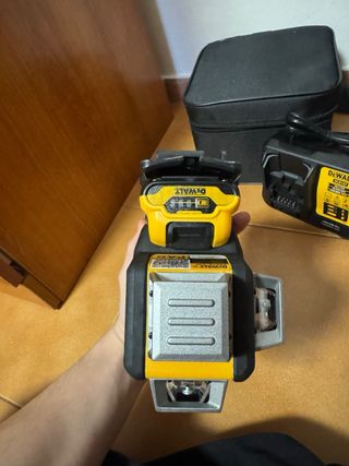 Livella laser DeWalt con batteria