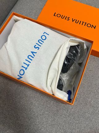 Zapatillas LV Louis Vuitton Negras con cuadricula