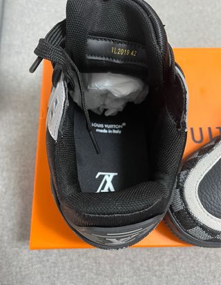 Zapatillas LV Louis Vuitton Negras con cuadricula