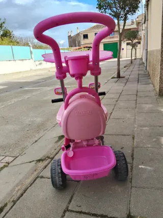 Triciclo infantil rosa con empujador
