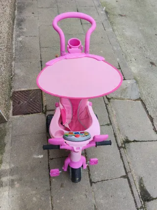 Triciclo infantil rosa con empujador