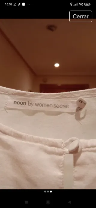 Vestido blanco ligero con botones