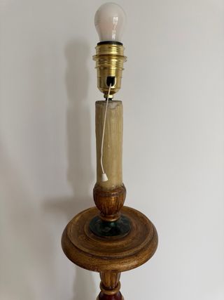 Lámpara de pie vintage madera tallada