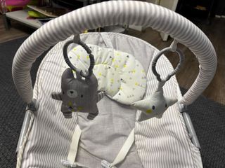 Hamaca infantil con música y vibración