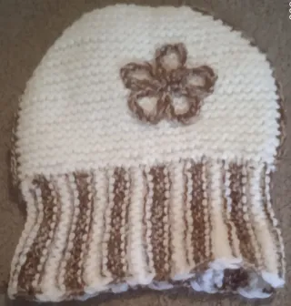 Gorro de lana tejido blanco y marrón