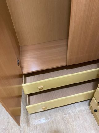 Armario de madera 2 puertas y cajones