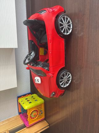 Coche eléctrico infantil rojo