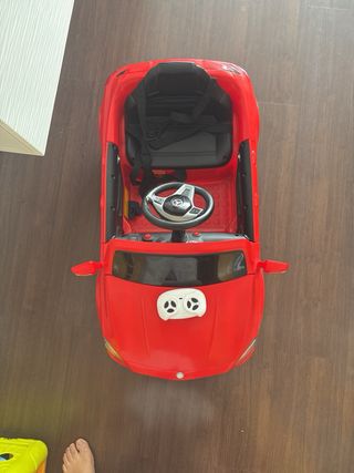 Coche eléctrico infantil rojo