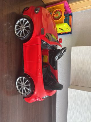 Coche eléctrico infantil rojo