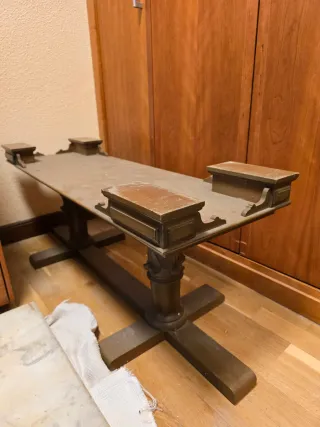 Mesa de mármol con base de madera