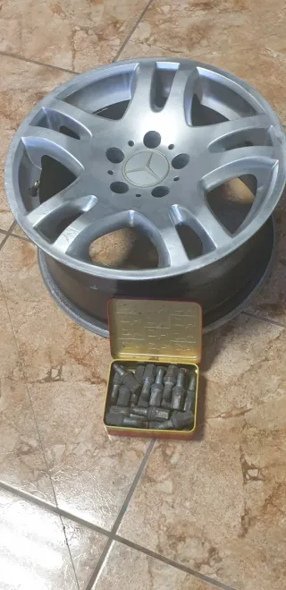 Llantas Mercedes C220 + Tornillos