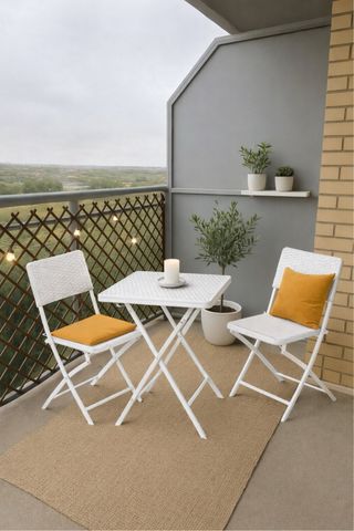 Mesa y 2 sillas blancas exterior