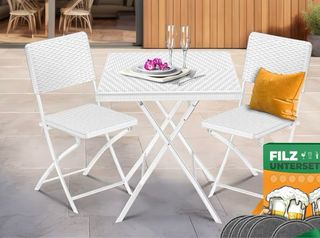 Mesa y 2 sillas blancas exterior