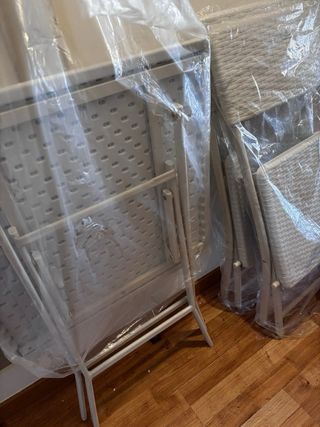 Mesa y 2 sillas blancas exterior