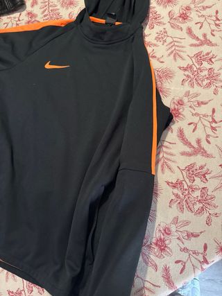 Sudadera Nike Negra y Naranja