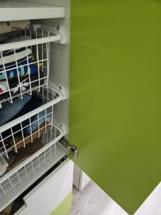 Armario infantil Ikea verde y blanco y comoda