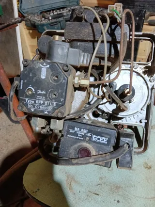 Bruciatore per caldaia a gasolio Roca antica