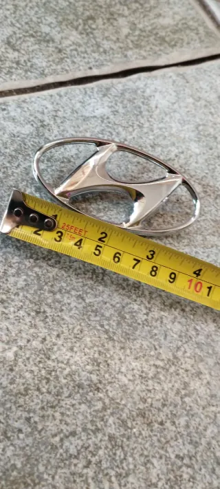 Emblema Hyundai Cromado