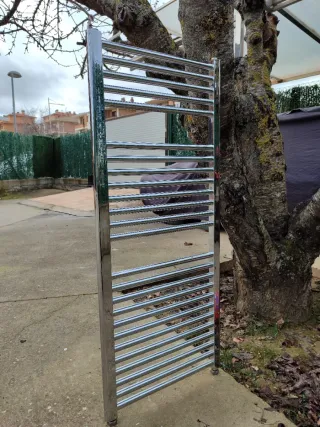 Radiador toallero metal cromado,de agua caliente,