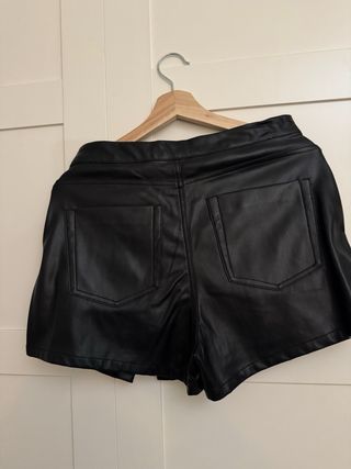 Falda pantalón Zara efecto piel negra