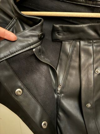 Falda pantalón Zara efecto piel negra