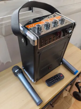 Karaoke JYX con micrófonos y mando