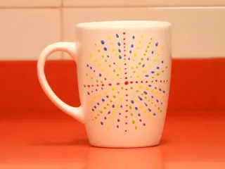 Taza de porcelana pintada a mano