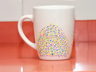Taza de porcelana pintada a mano