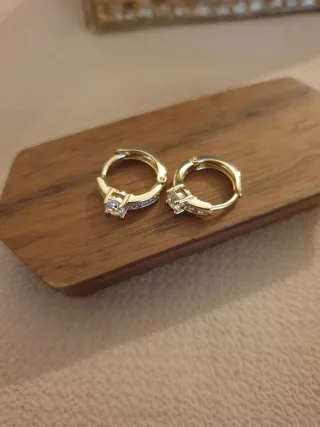 Pendientes chapados en oro con caja